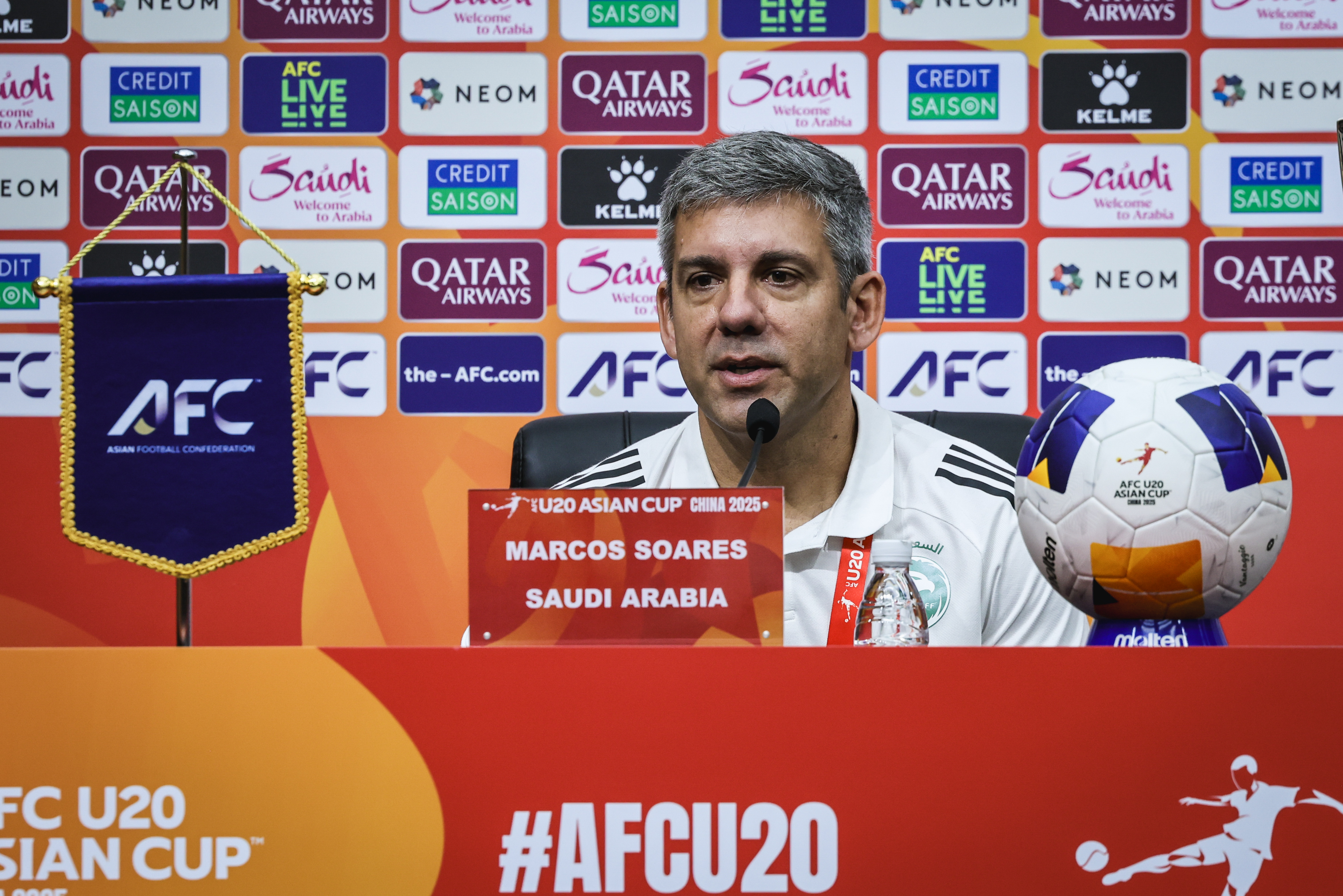 澳大利亚球员签约亚洲球队开始新的执教生涯