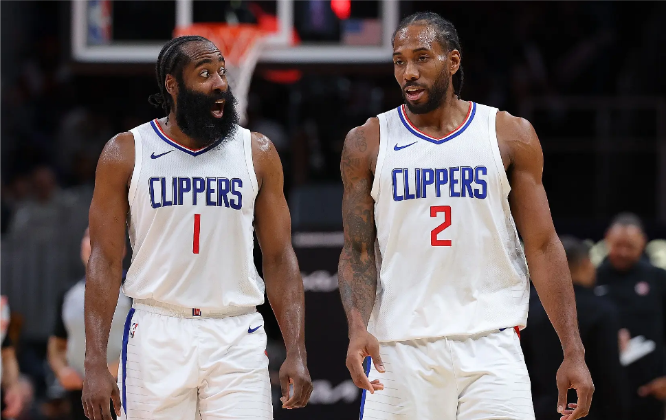 关键抢断!球队逆袭夺得胜利 关键抢断!球队逆袭夺得胜利