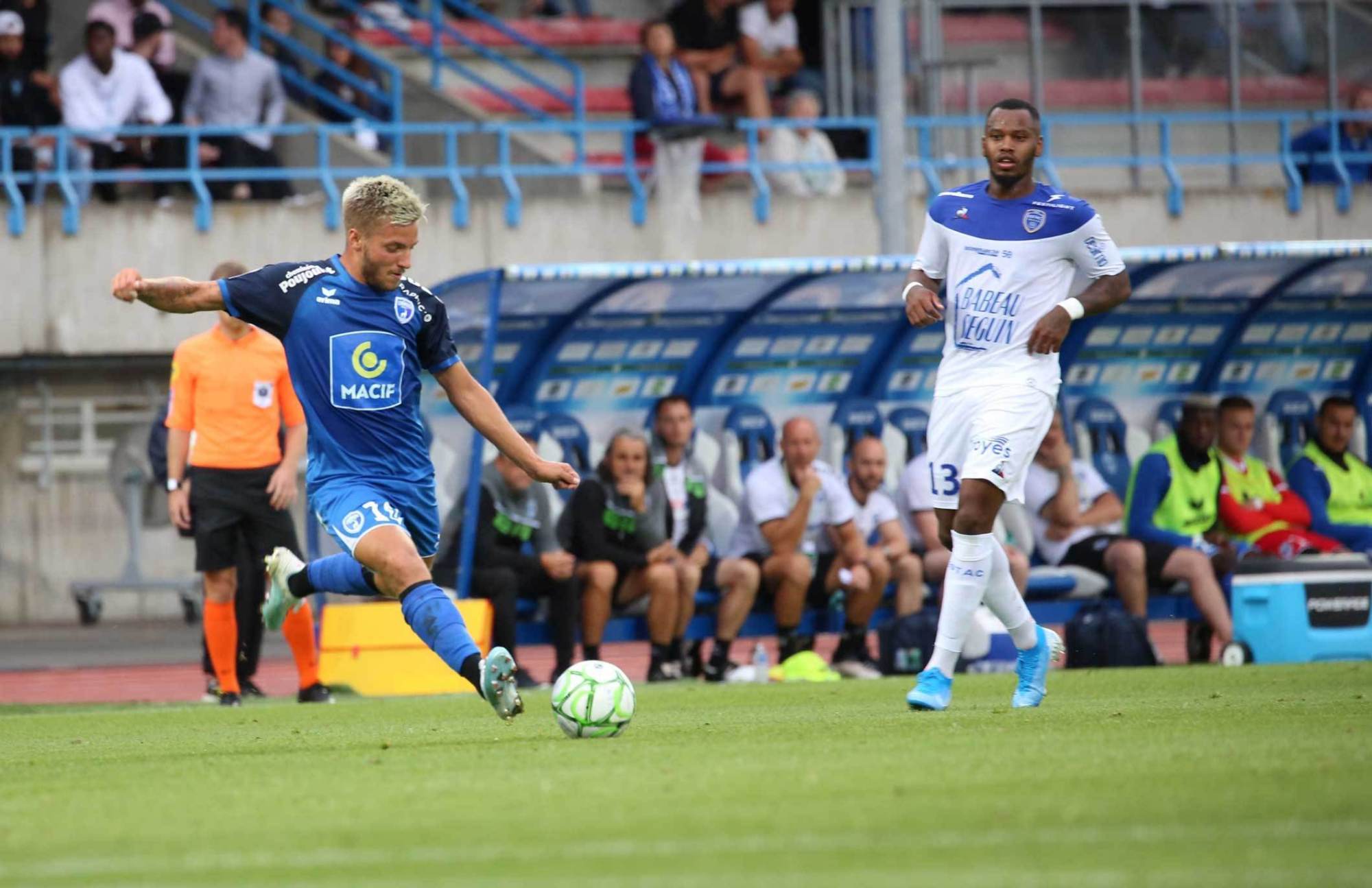 阿尔及利亚球员入选法国国家队备战比赛 阿尔及利亚球员入选法国国家队备战比赛