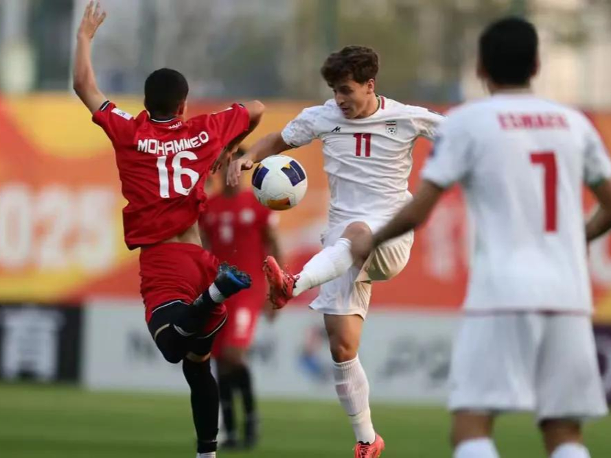 开云体育入口-伊朗球队与对手上演激烈对抗的简单介绍