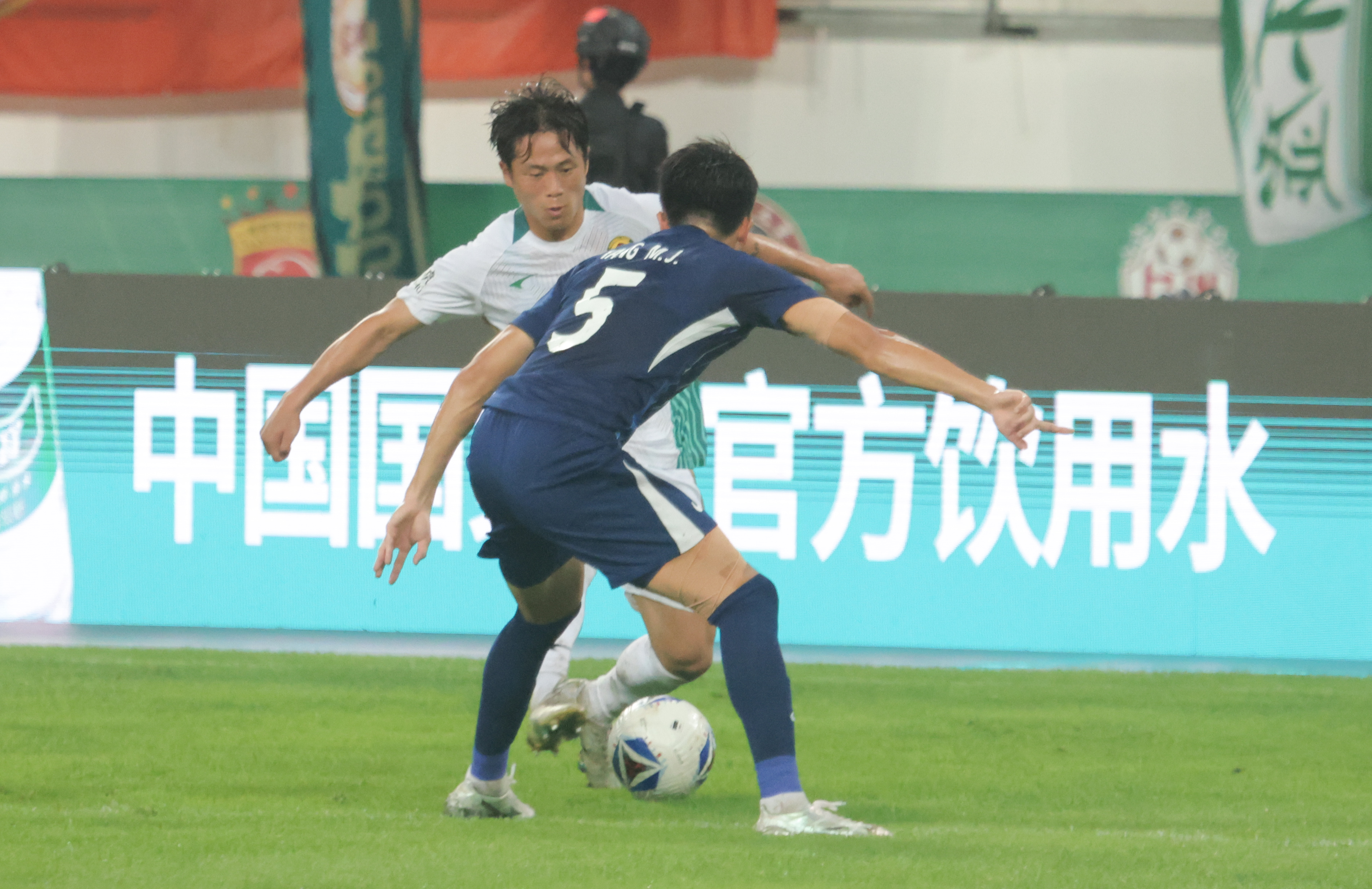开云体育中国-贵州队艰苦拼搏，未能取得比赛胜利