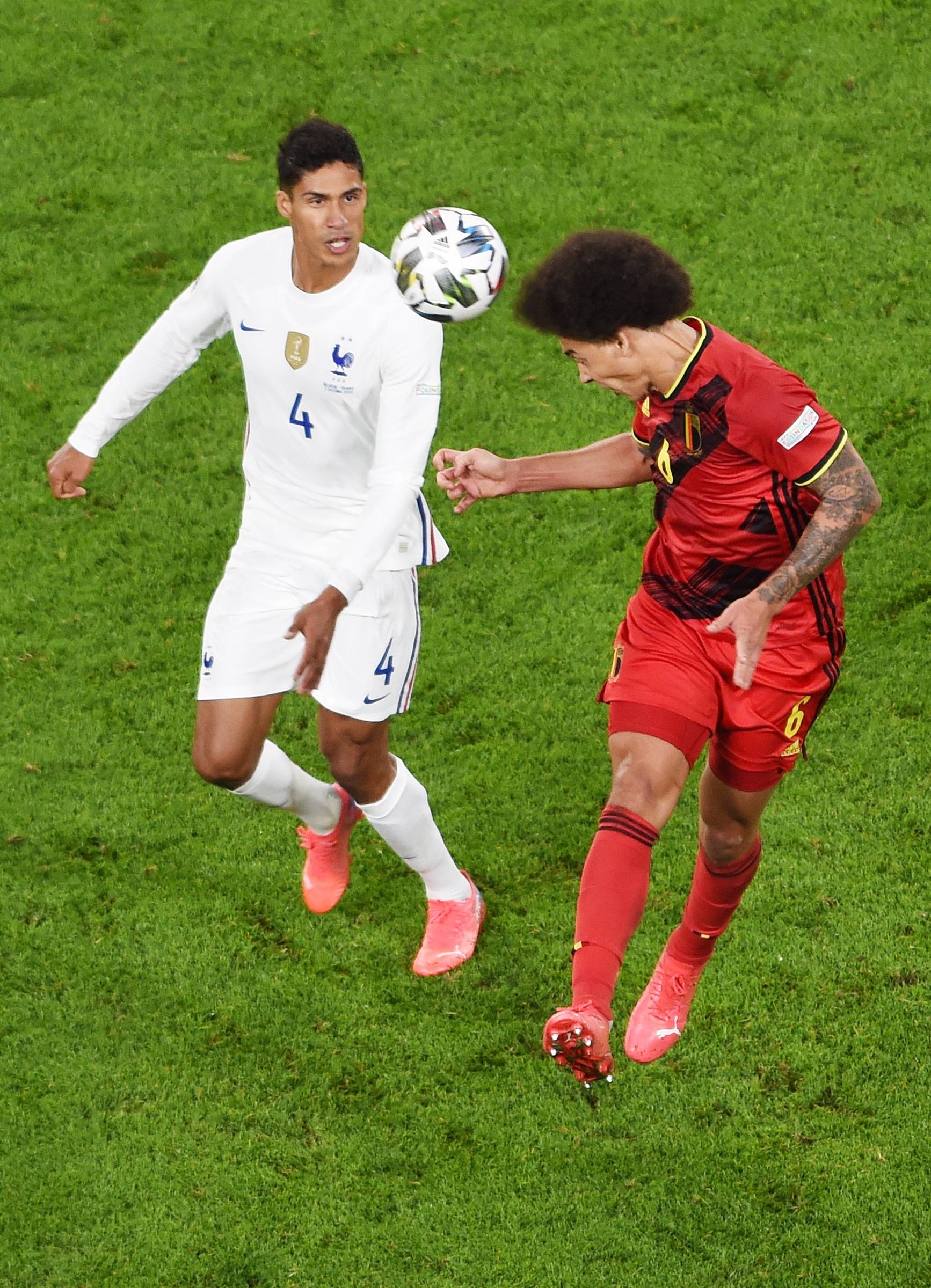 欧洲国家联赛场上精彩纷呈,球员场下风采吸引眼球 欧洲国家联赛场上精彩纷呈,球员场下风采吸引眼球