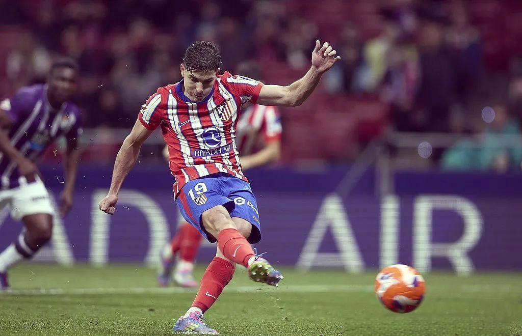 曼城翻盘巴黎,阿尔瓦雷斯关键制胜 曼城翻盘巴黎,阿尔瓦雷斯关键制胜