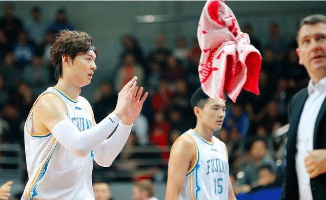 骑士逆转浙江队,王哲林状态火热 骑士逆转浙江队,王哲林状态火热