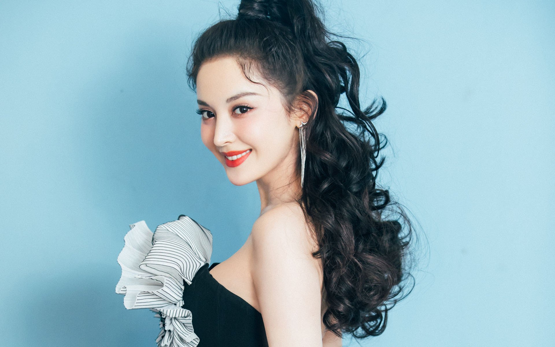 开云体育官网-宿命之战的唯一剧本,当英格兰的铁骑碾压斗牛士,罗德里戈在2026年的盛夏封神